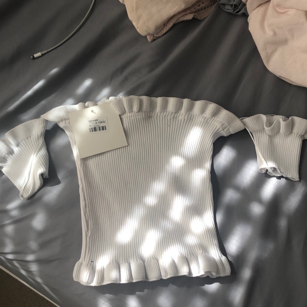 LF/ Seek the label off the shoulder top